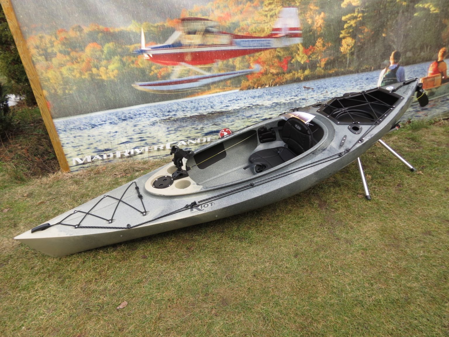 Quest 10 HV Angler Riot Kayaks Paddel Store