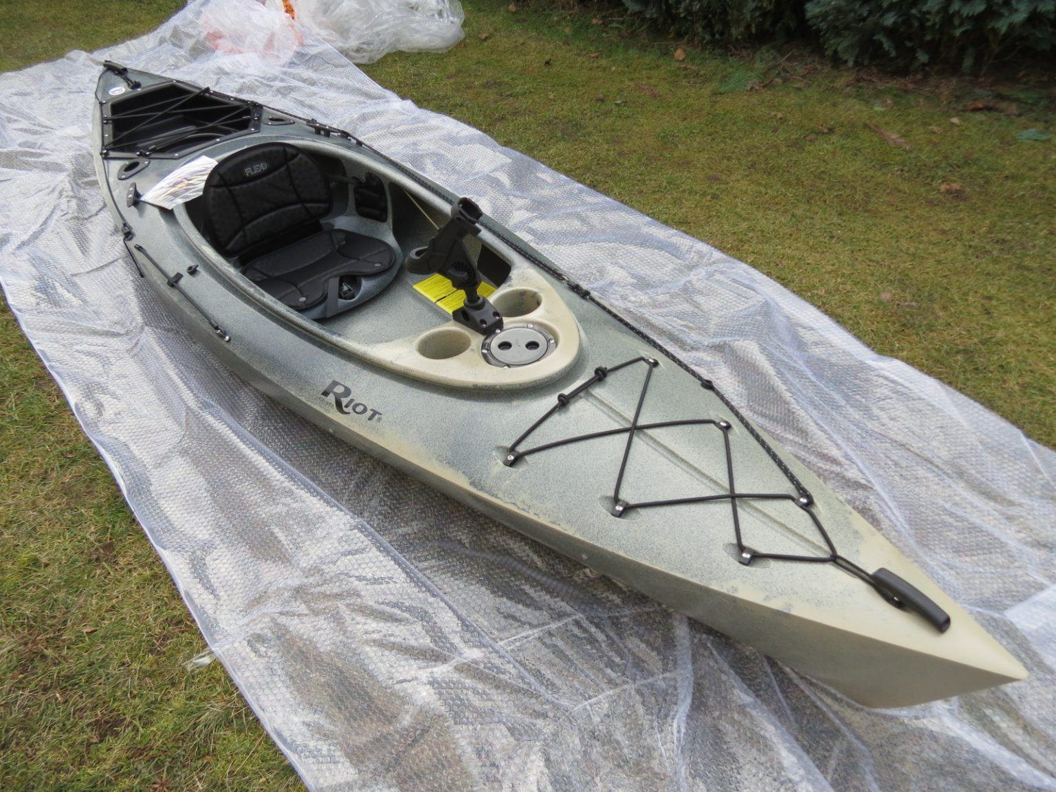 Quest 10 HV Angler Riot Kayaks Paddel Store