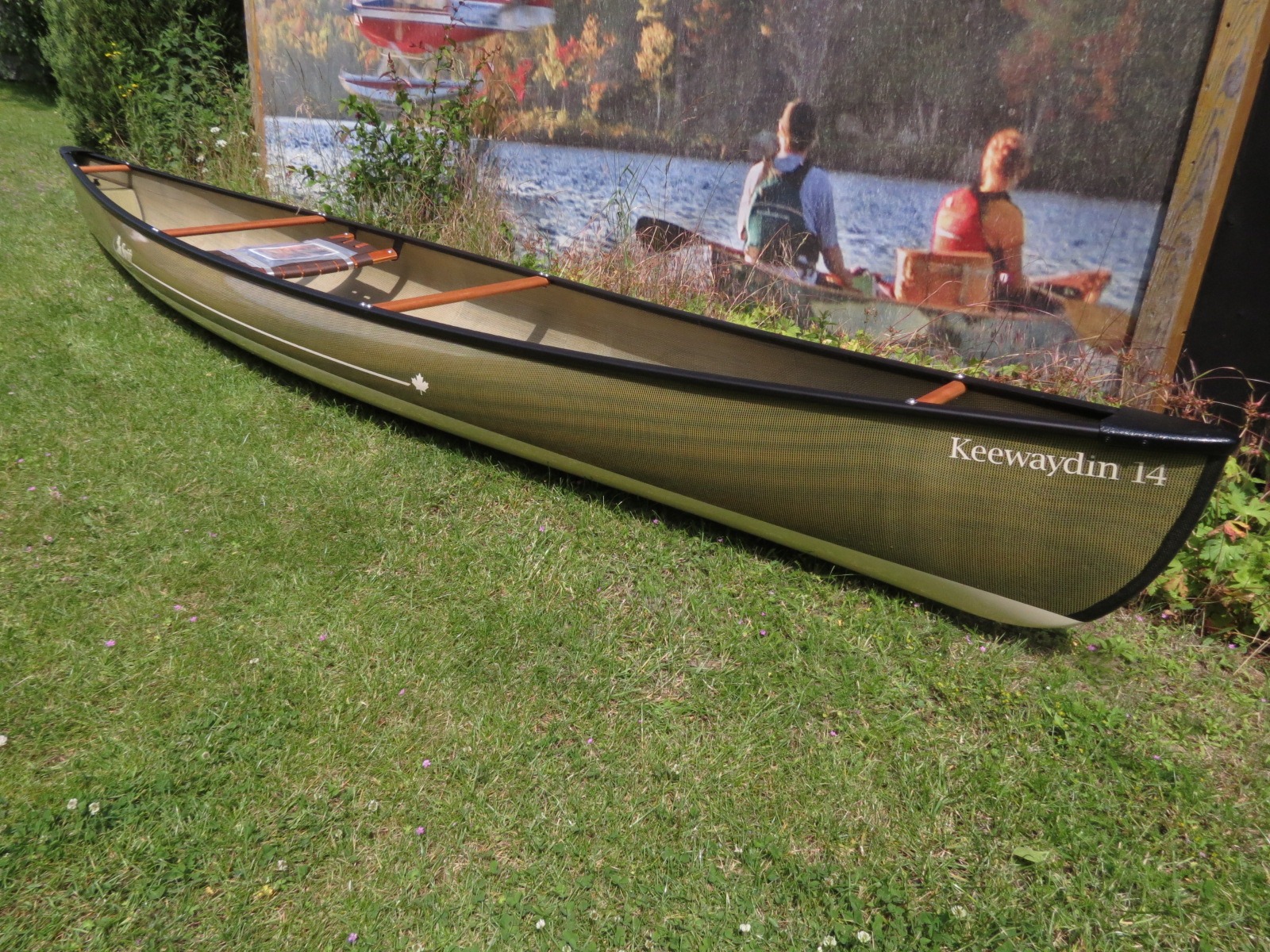Keewaydin 14 Kevlar Fusion Black-Gold 13,9 kg Canoe - Swift Canada