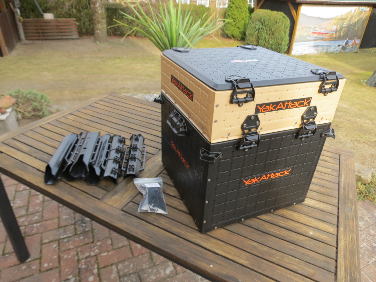 16"x16" BlackPak PRO USA Angelkajak Crate Box, Sonderfarbe Sand - YakAttack – Bild 5