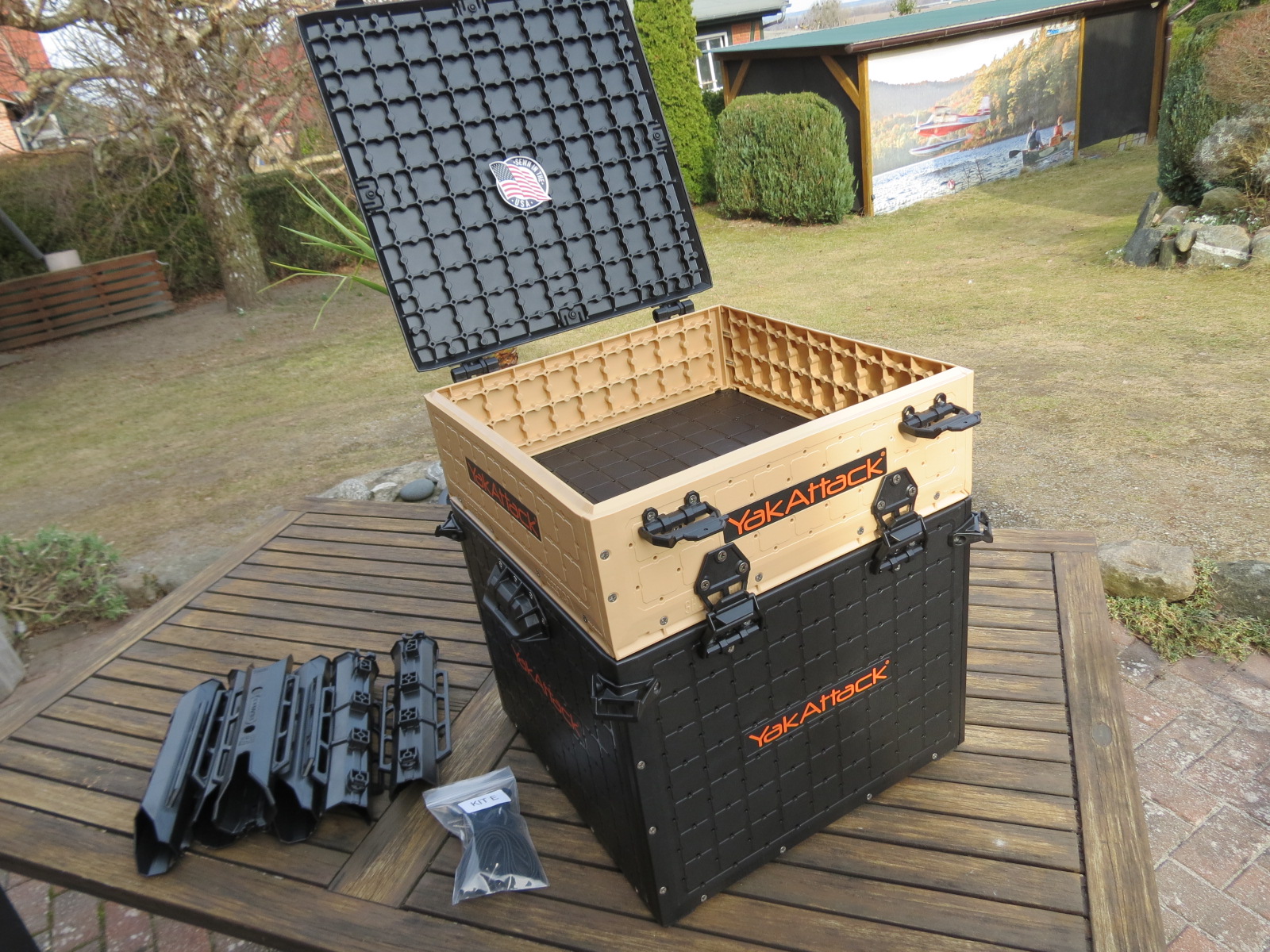 16"x16" BlackPak PRO USA Angelkajak Crate Box, Sonderfarbe Sand - YakAttack – Bild 2