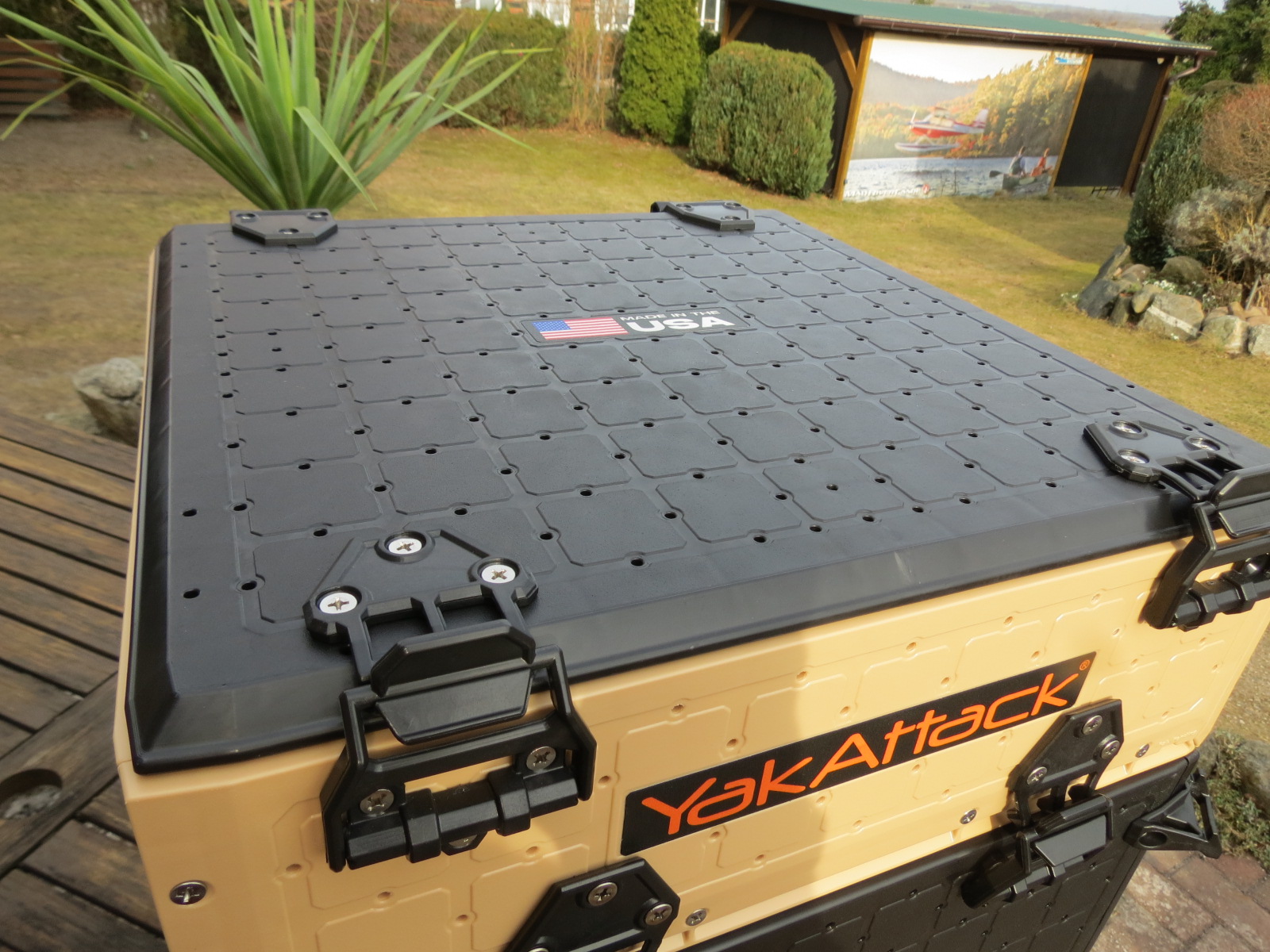 16"x16" BlackPak PRO USA Angelkajak Crate Box, Sonderfarbe Sand - YakAttack – Bild 6