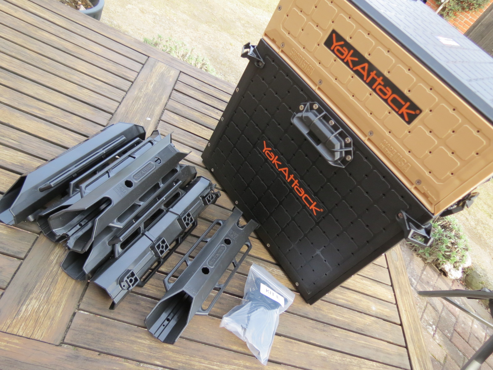 16"x16" BlackPak PRO USA Angelkajak Crate Box, Sonderfarbe Sand - YakAttack – Bild 8