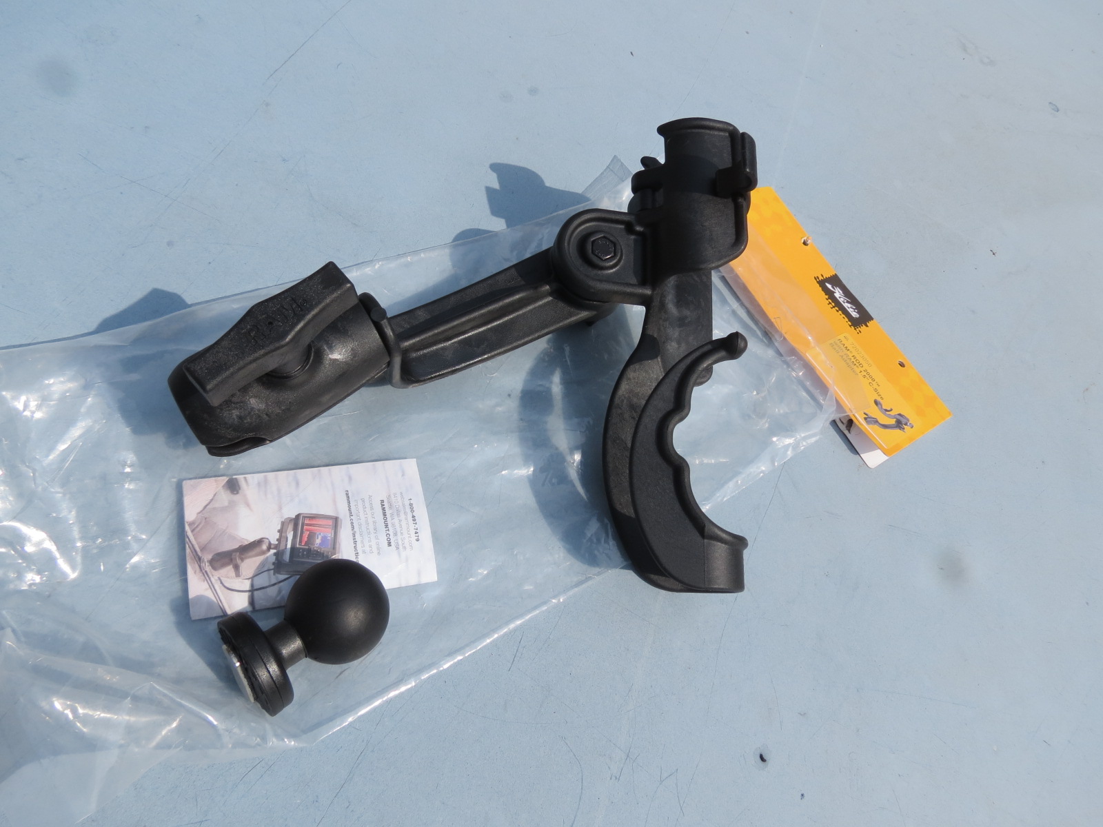 RAM Mount Rutenhalter 2000 inkl. 1/2" Track Ball - Hobie Kaykas – Bild 3